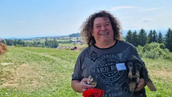 Dieses Bild hat ein leeres Alt-Attribut. Der Dateiname ist 260723sommerlunchnollen-13-600x338.jpg